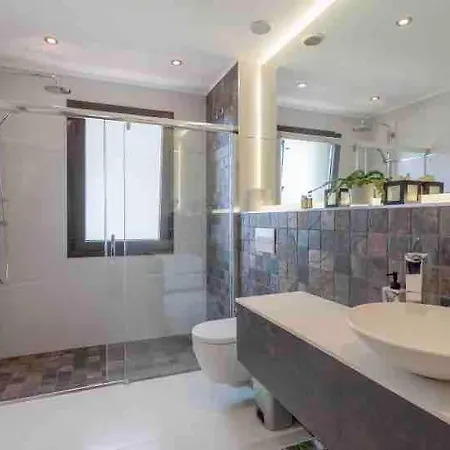 Villa Luxury In Tossa, Heated Pool